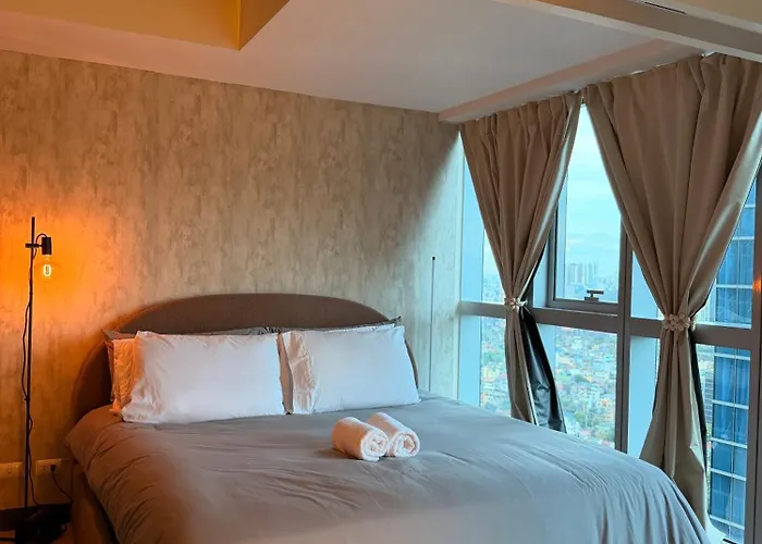 Cozy Modern- King Bed- View Apartment *