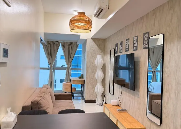 Cozy Modern- King Bed- View Apartment