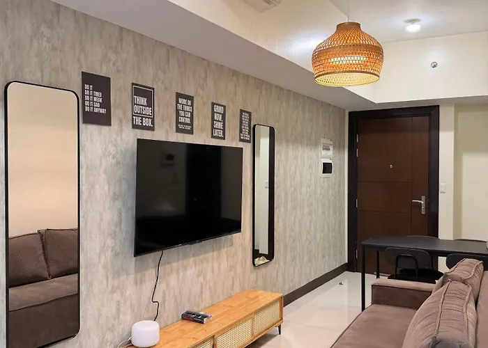 Cozy Modern- King Bed- View *
