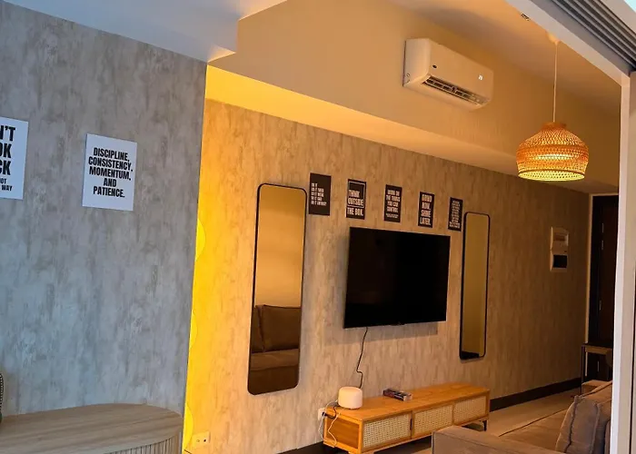 Cozy Modern- King Bed- View Manila