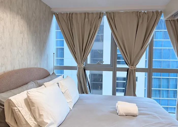 Cozy Modern- King Bed- View *