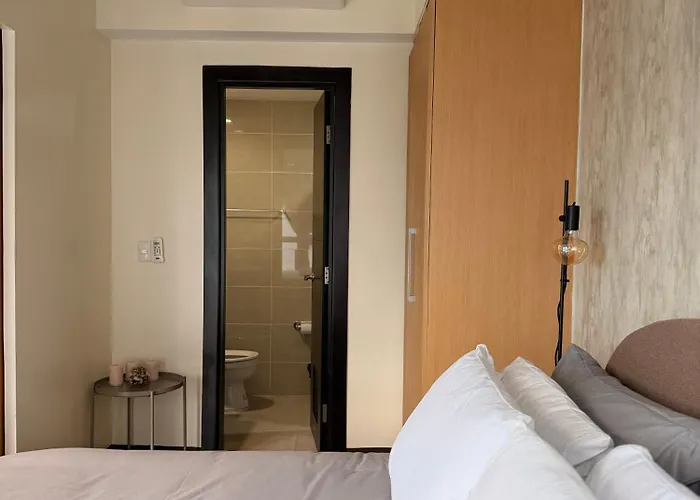 Apartment Cozy Modern- King Bed- View